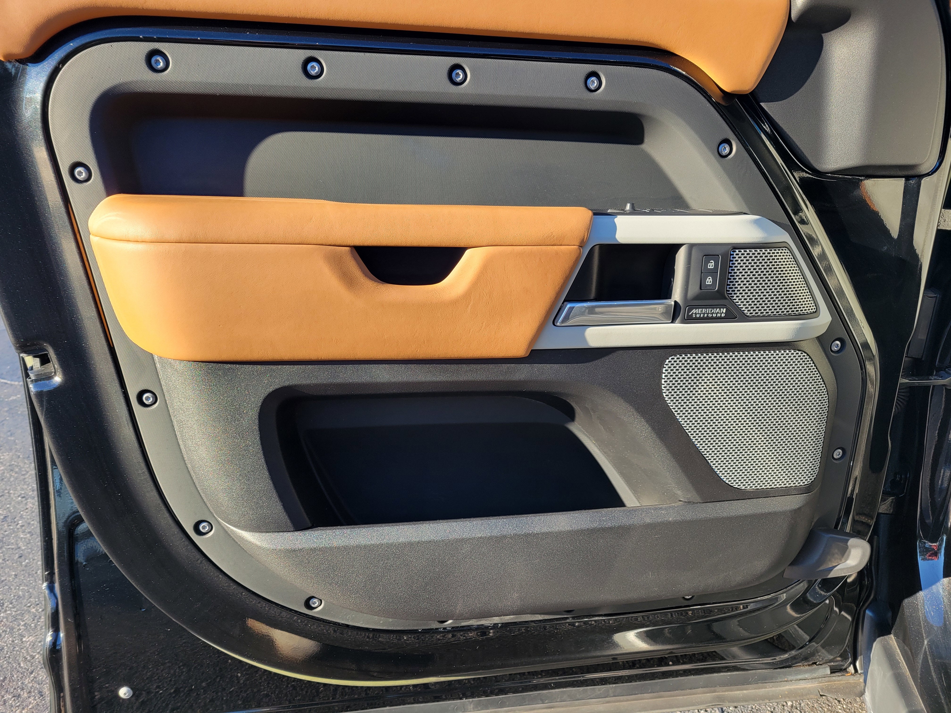 2023 Land Rover Defender 130 X-Dynamic SE