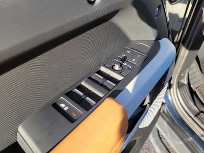 2023 Land Rover Defender 130 X-Dynamic SE