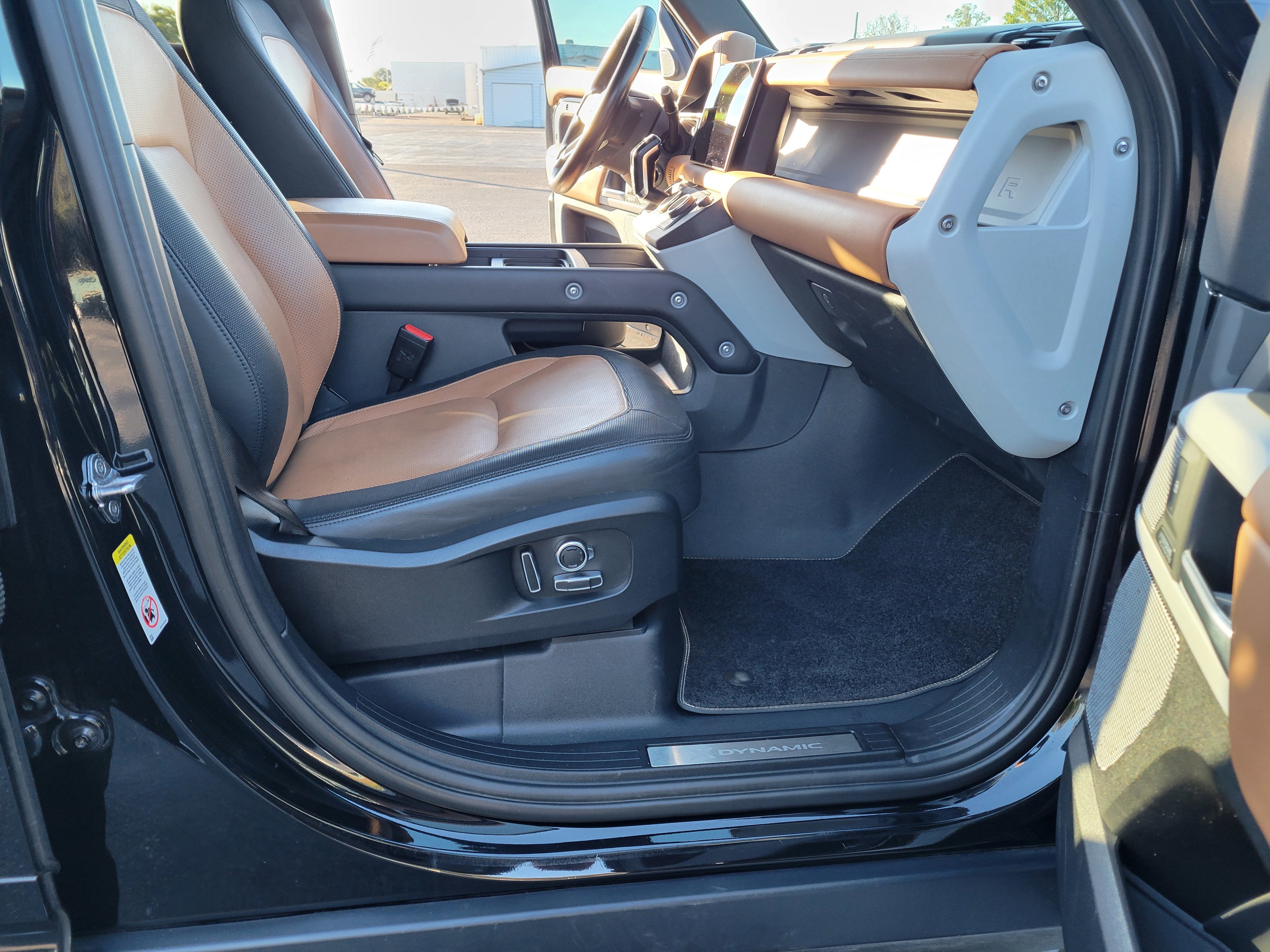 2023 Land Rover Defender 130 X-Dynamic SE