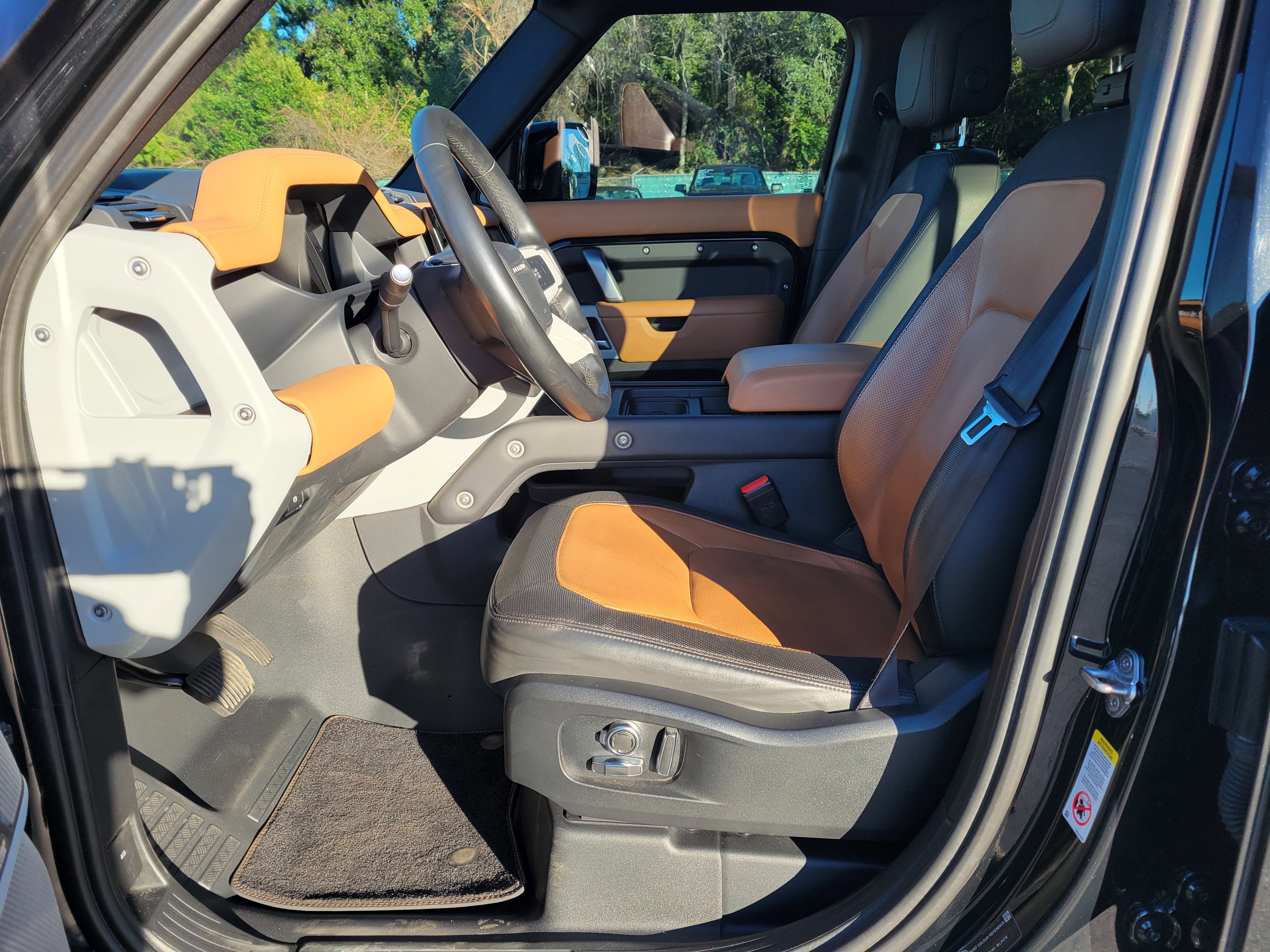 2023 Land Rover Defender 130 X-Dynamic SE