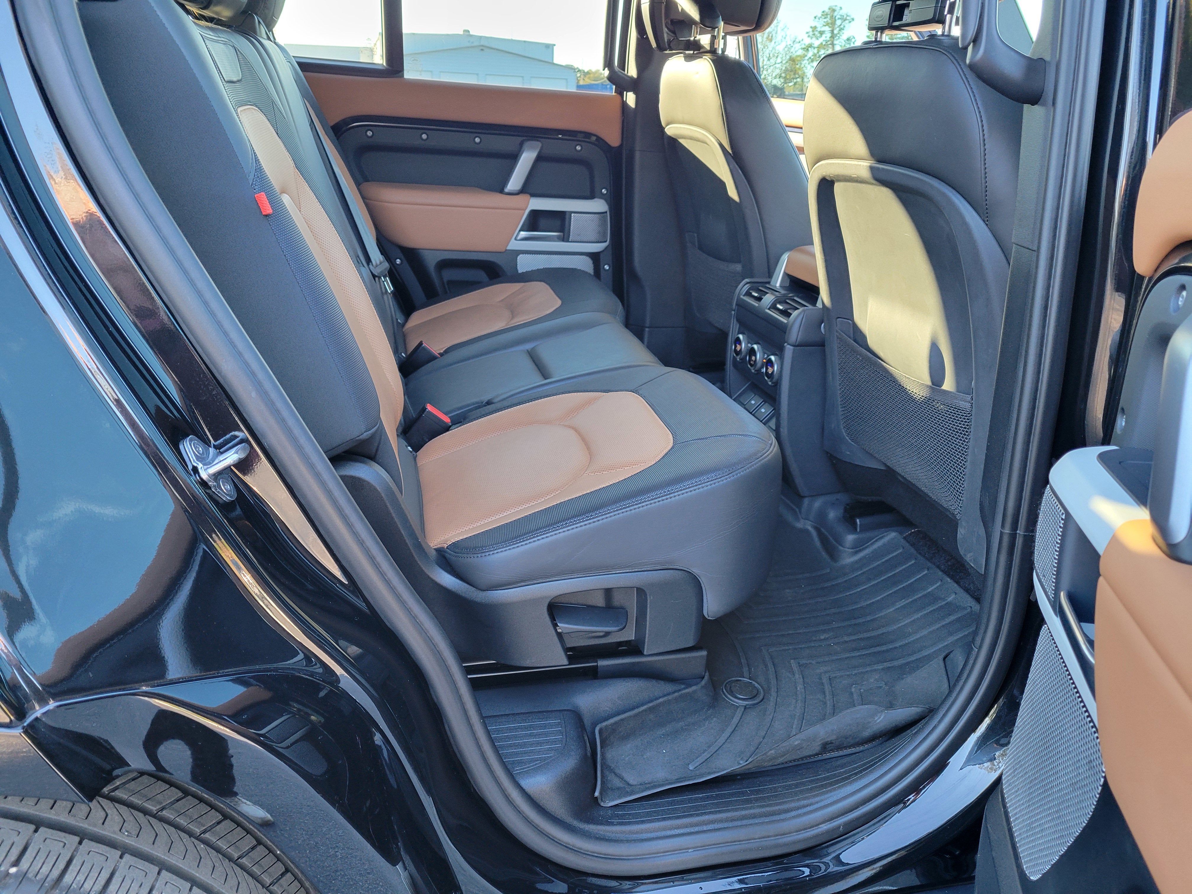 2023 Land Rover Defender 130 X-Dynamic SE