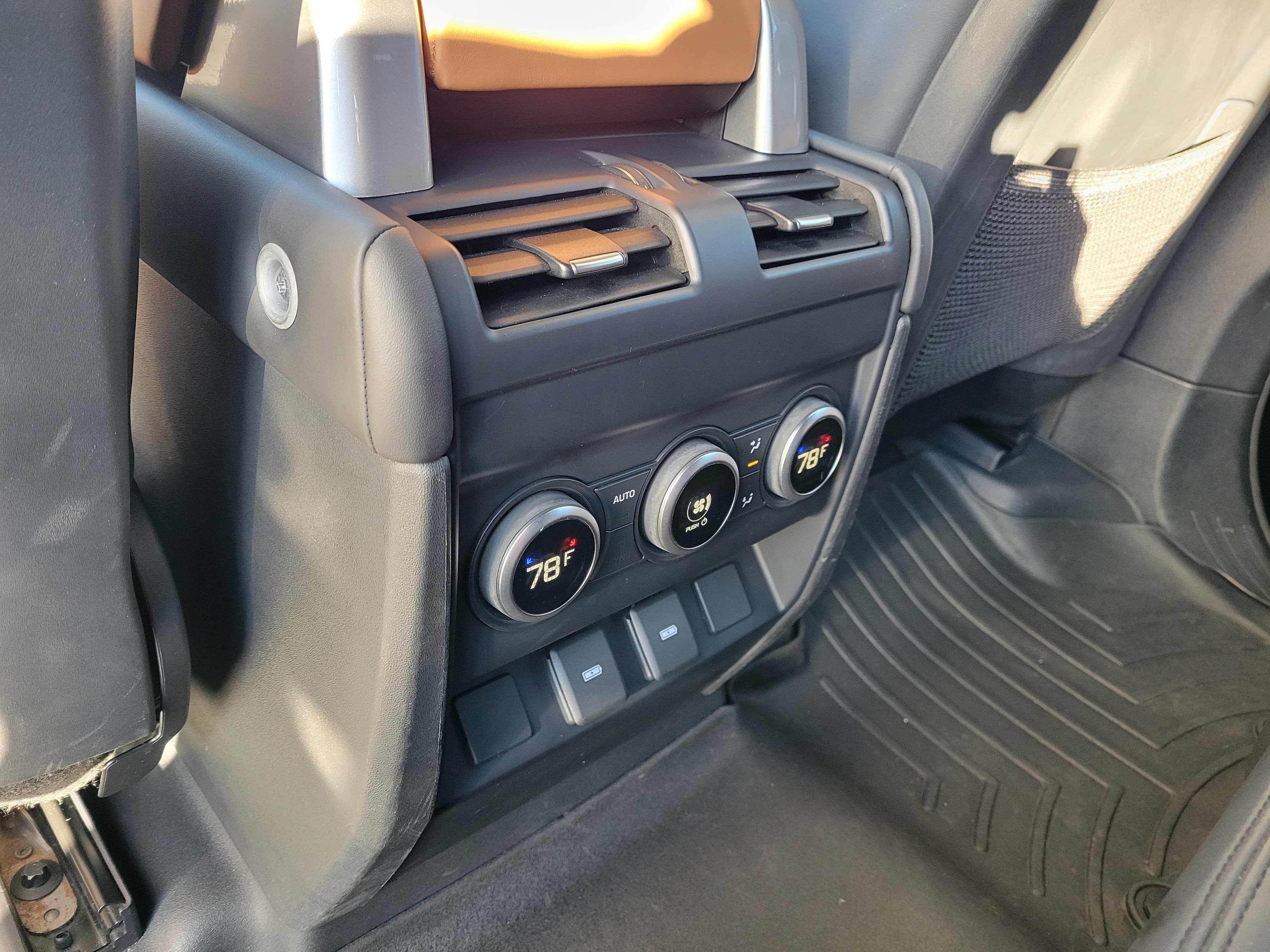 2023 Land Rover Defender 130 X-Dynamic SE